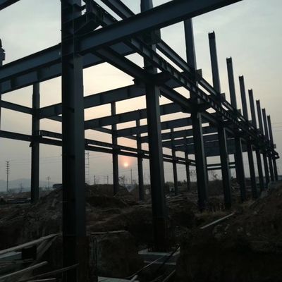 ग्रेट स्पैन लाइट स्टील स्ट्रक्चर बिल्डिंग वर्कशॉप क्रेन बीम के साथ