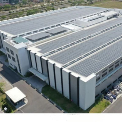 स्टील पोर्टल फ्रेम स्ट्रक्चरल अखंडता प्रदान करने वाली स्टील और कंक्रीट फाउंडेशन से बना पूर्वनिर्मित स्टील बिल्डिंग