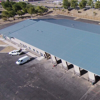 पक्की छत के साथ इस्पात संरचना उत्पादन और प्रसंस्करण कार्यशाला