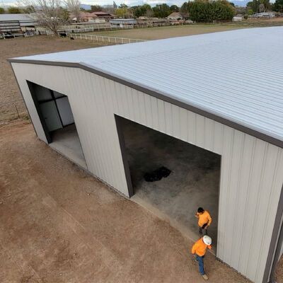 पक्की छत के साथ इस्पात संरचना उत्पादन और प्रसंस्करण कार्यशाला